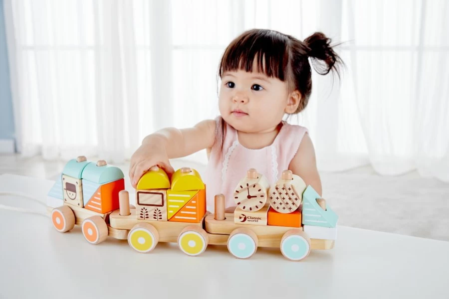 Online Classic World Pull Train Pastel